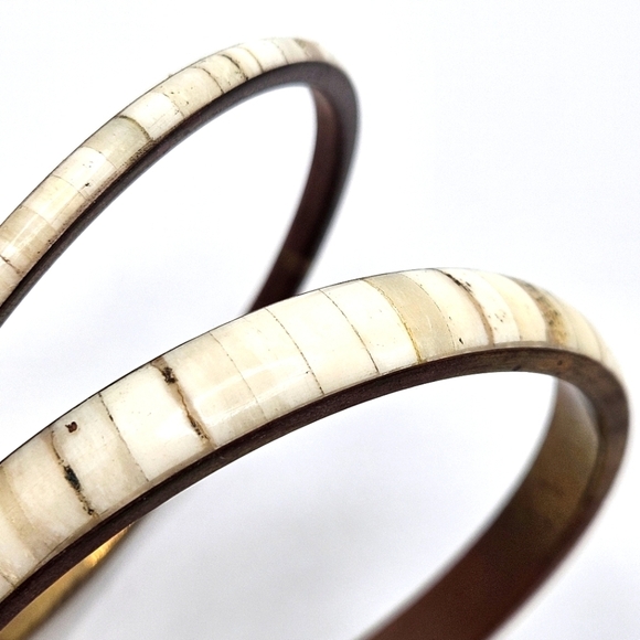 VINTAGE Inlay Bone Brass Bangle Bracelet Set of Two - Picture 6 of 6